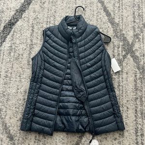 heat keep winter vest. size small.
